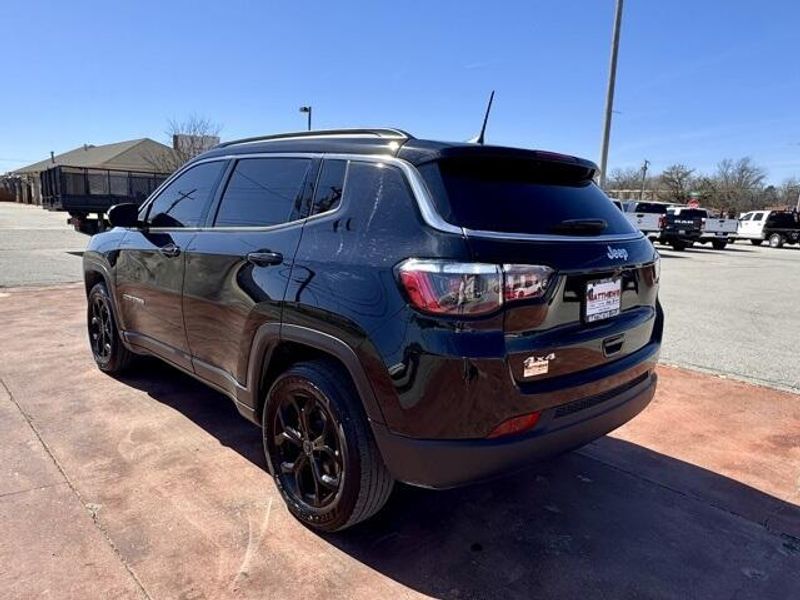 Used 2025 Jeep Compass LatitudeImage 8