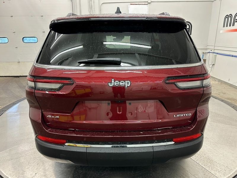 2024 Jeep Grand Cherokee L Limited 4x4Image 9