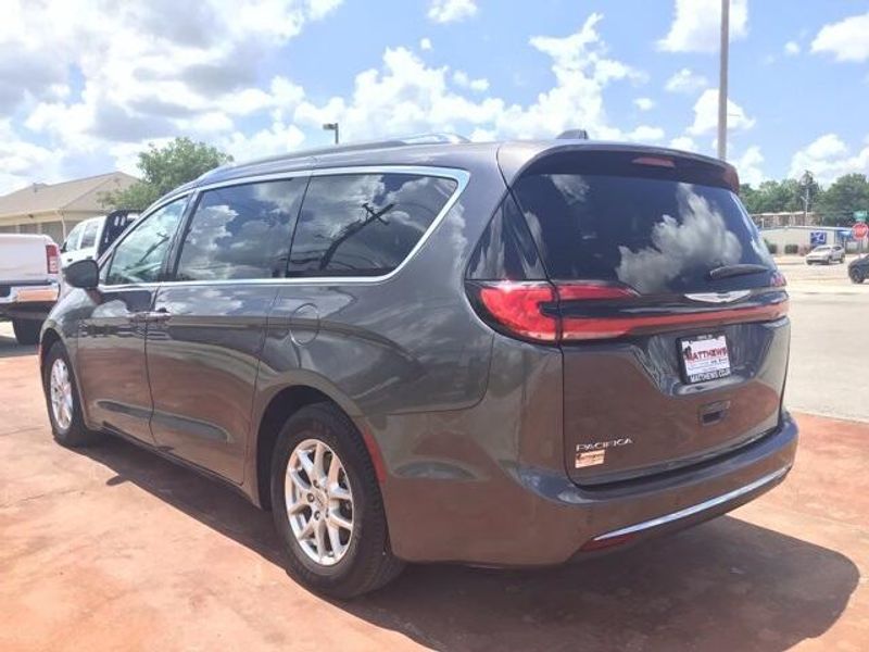 2021 Chrysler Pacifica Touring LImage 3