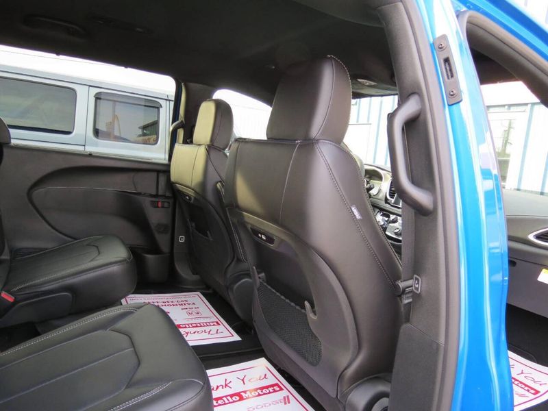 New 2026 Chrysler Pacifica Select AwdImage 30