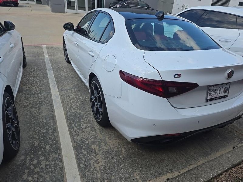 Used 2022 Alfa Romeo Giulia VeloceImage 4
