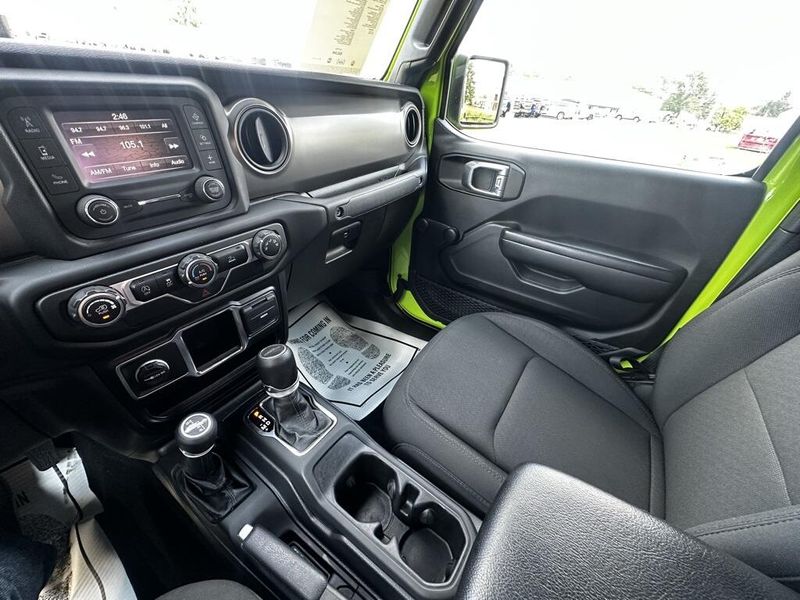 2021 Jeep Gladiator Sport photo 15