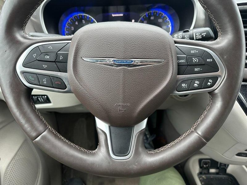 2017 Chrysler Pacifica Touring L PlusImage 3