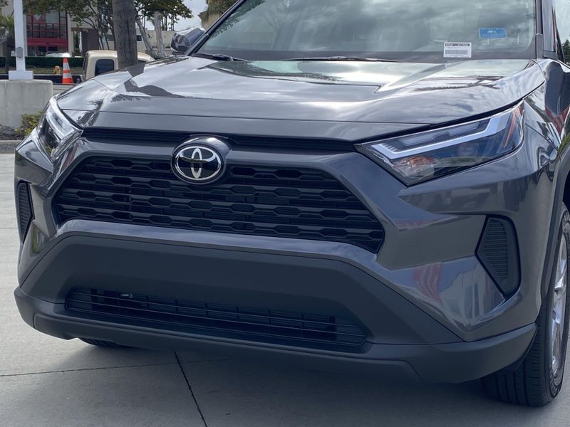 2025 Toyota RAV4 XLEImage 7