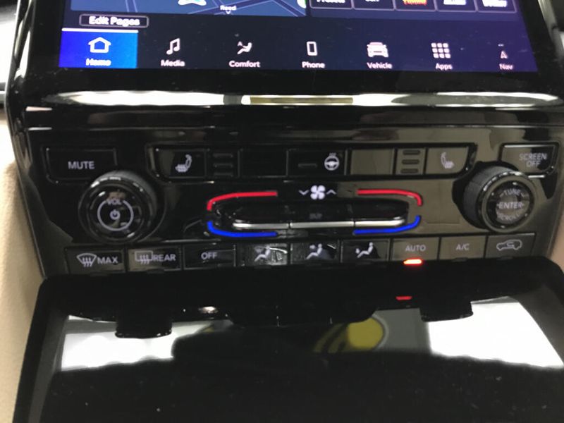 Used 2024 Jeep Grand Cherokee L LimitedImage 11