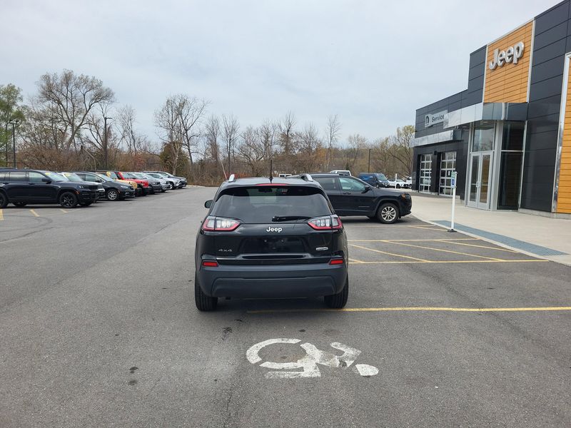 Used 2019 Jeep Cherokee LatitudeImage 12