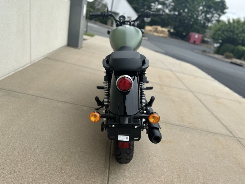2023 Royal Enfield METEOR 350 in a FIREBALL MATTE GREEN exterior color. Cross Country Powersports 732-491-2900 crosscountrypowersports.com 