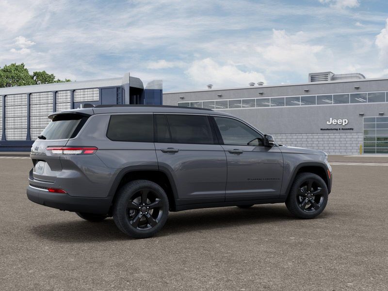 New 2027 Jeep Grand Cherokee L Limited 4x2Image 2