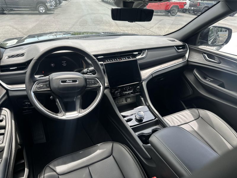 2025 Jeep Grand Cherokee Limited 4x4Image 18