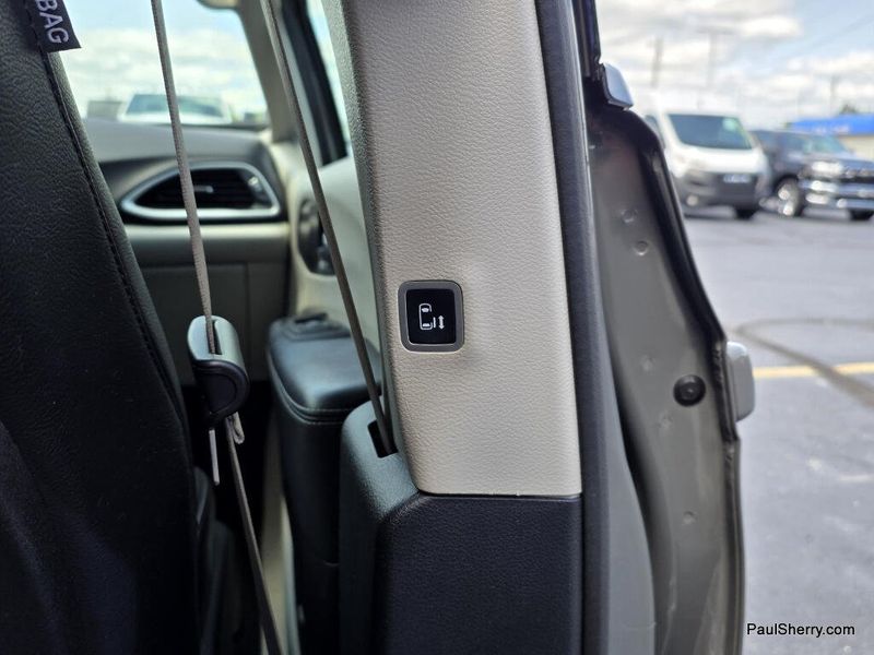 Used 2022 Chrysler Pacifica Touring L