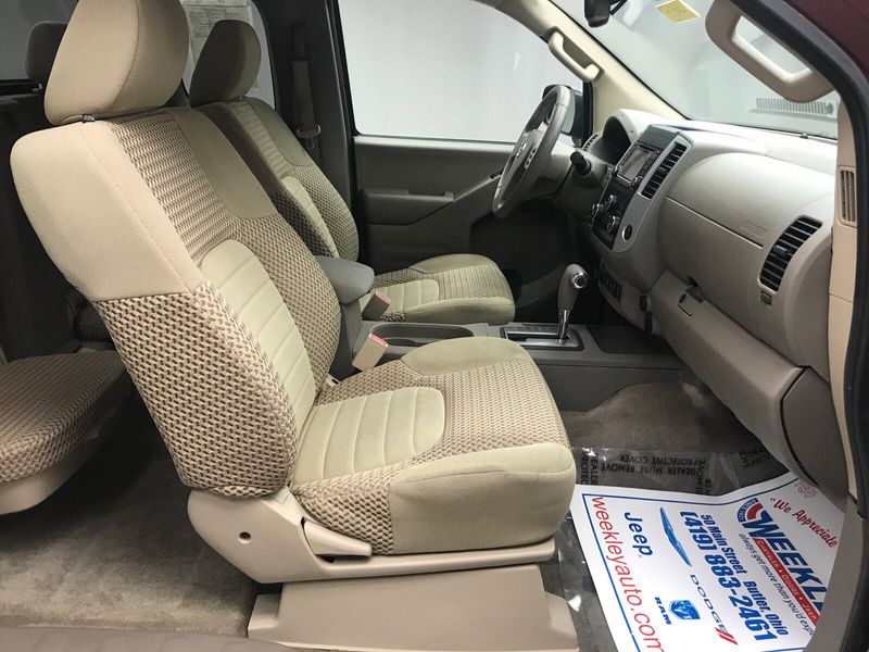 2015 Nissan Frontier SVImage 16