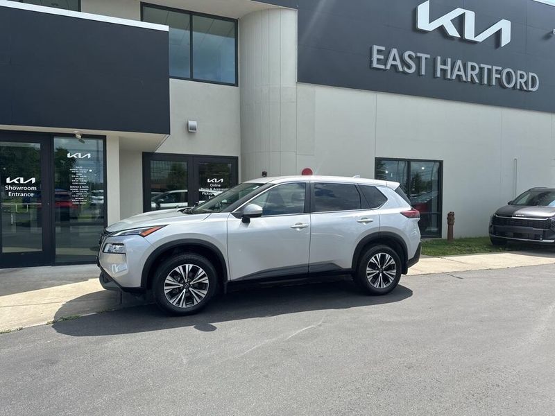 Used 2023 Nissan Rogue SVImage 1