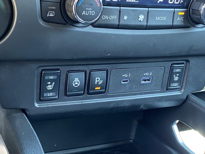 Used 2025 Nissan Frontier SVImage 21
