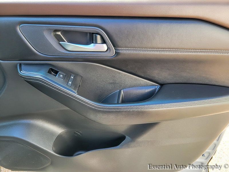 2023 Nissan Rogue SL photo 22