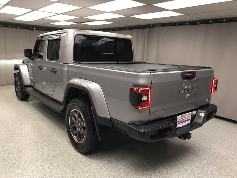 Used 2021 Jeep Gladiator OverlandImage 2