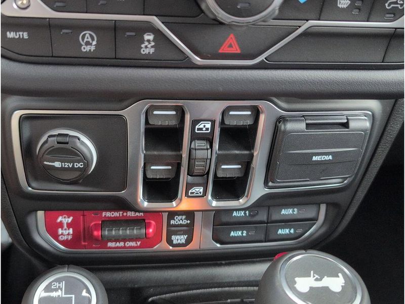 New 2025 Jeep Wrangler 4-door RubiconImage 16