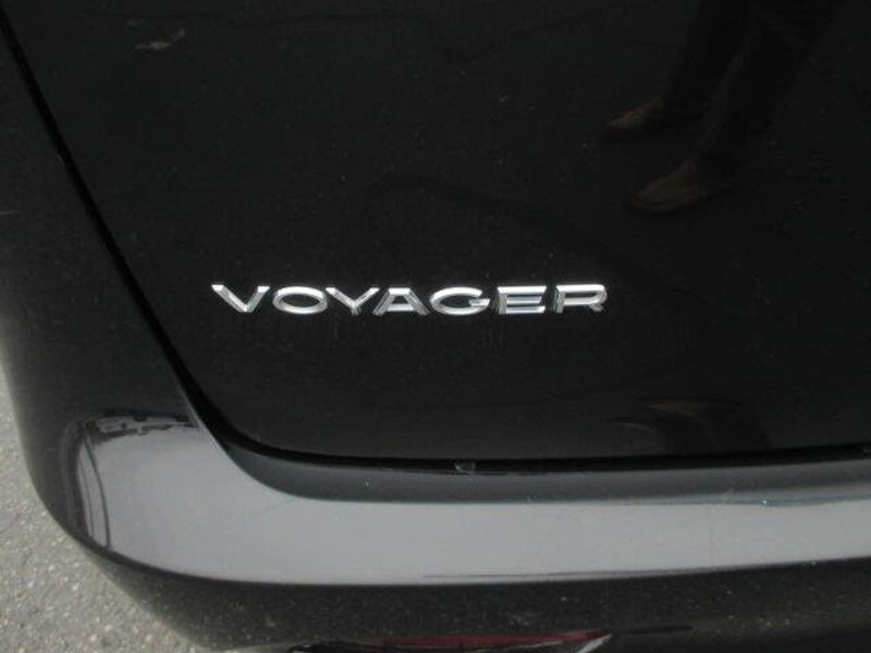 Used 2023 Chrysler Voyager LXImage 11