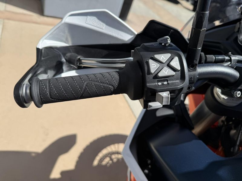 New 2024 KTM 890 ADVENTURE R Image 10
