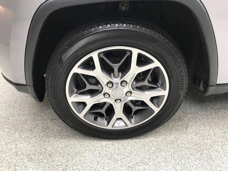 Used 2021 Jeep Grand Cherokee LimitedImage 2