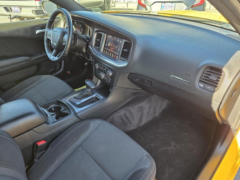 Used 2017 Dodge Charger SXT RWD