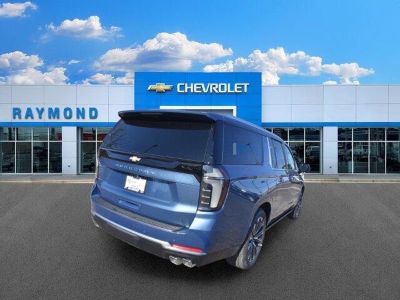 New 2026 Chevrolet Suburban High CountryImage 4