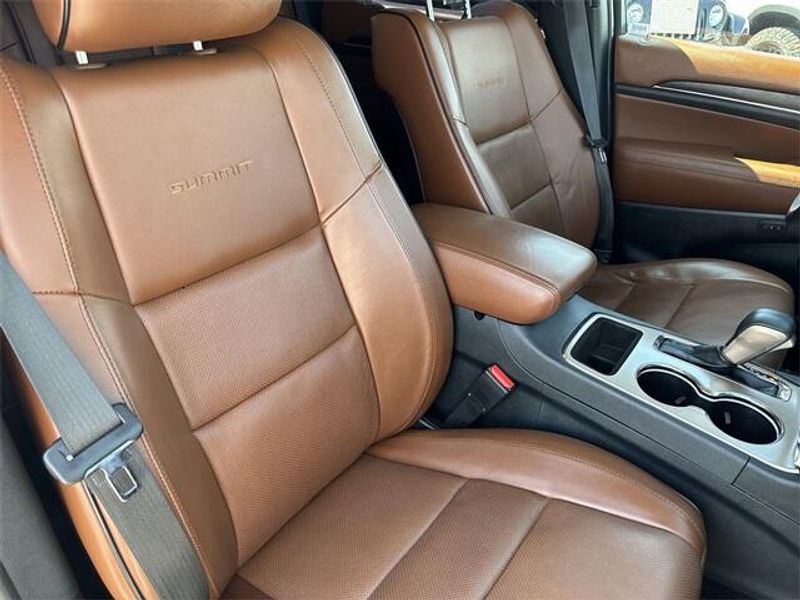 Used 2016 Jeep Grand Cherokee SummitImage 11