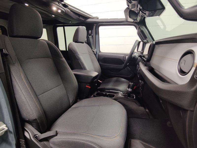 2024 Jeep Wrangler Sport S 3.6L 4x4 w/ ConvenienceImage 4