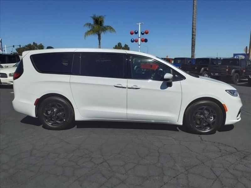 2023 Chrysler Pacifica Hybrid Touring LImage 25