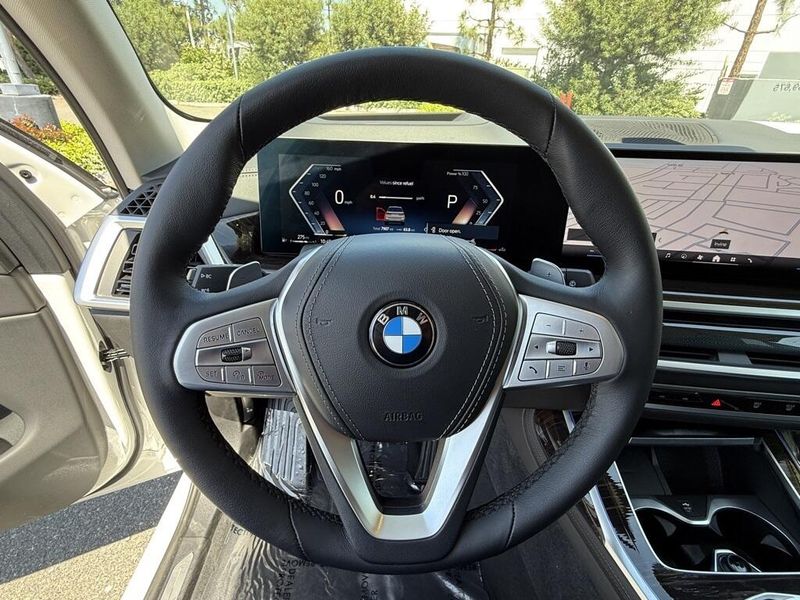 2025 BMW X7 xDrive40iImage 25