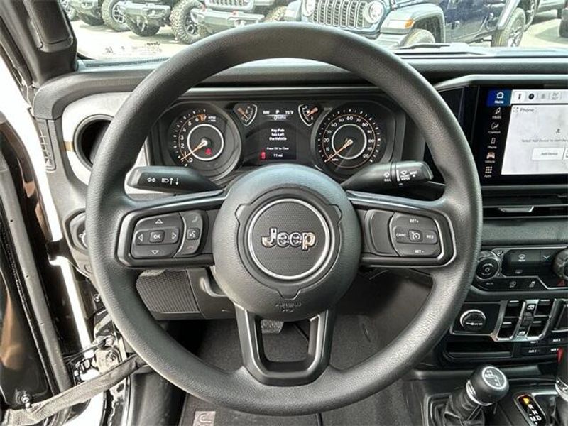 2025 Jeep Gladiator Nighthawk 4x4Image 17