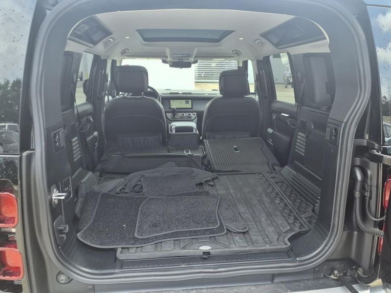 2024 Land Rover Defender SImage 19