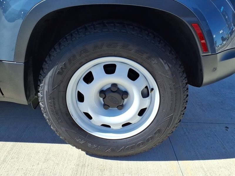 Used 2023 Land Rover Defender 90 SImage 17