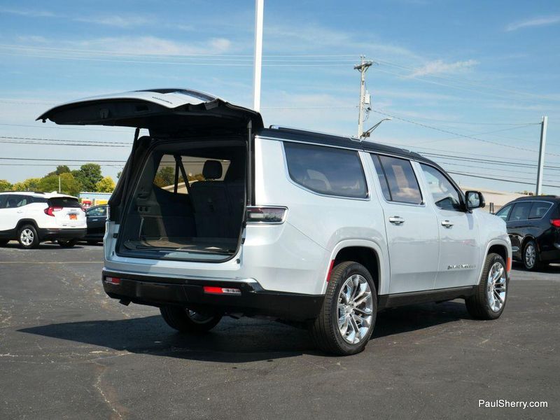 2023 Jeep Grand Wagoneer L II photo 23