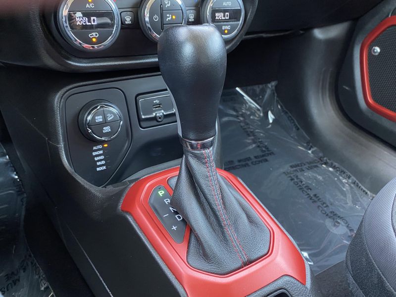 2017 Jeep Renegade Image 24
