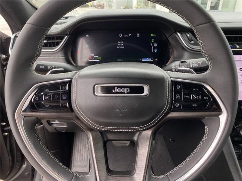 New 2023 Jeep Grand Cherokee Overland 4xeImage 21