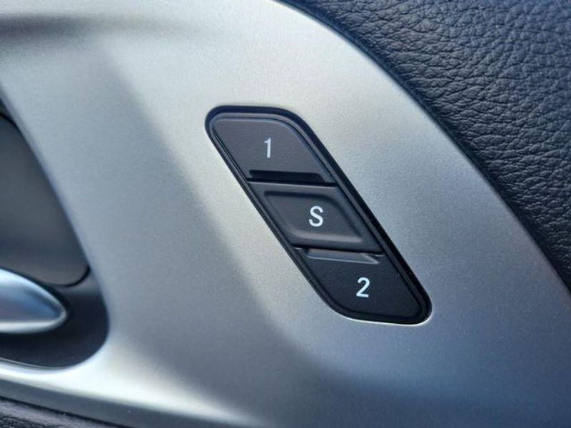 New 2023 Chrysler Pacifica Plug-in Hybrid Touring L