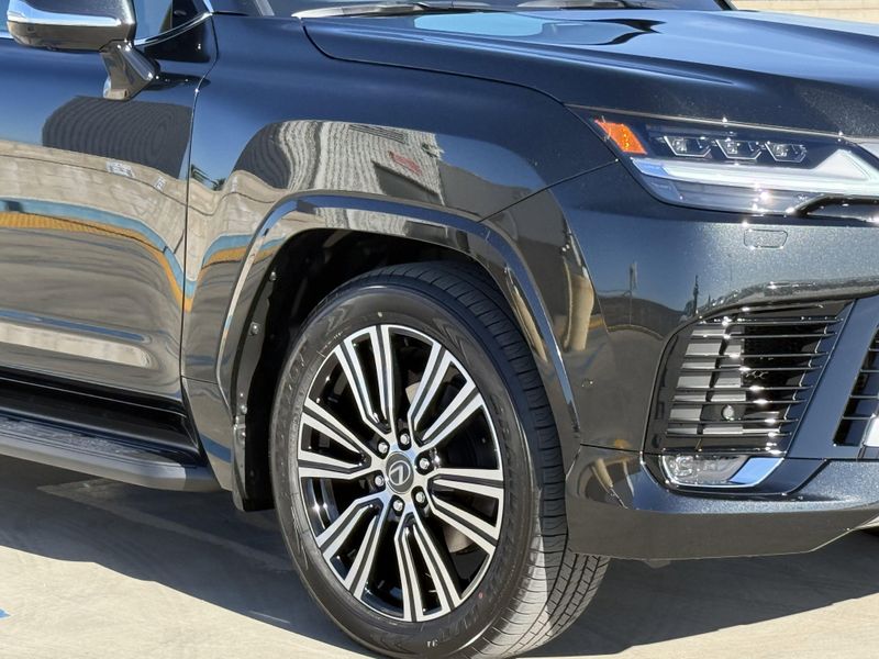 New 2026 Lexus LX 700h LuxuryImage 4