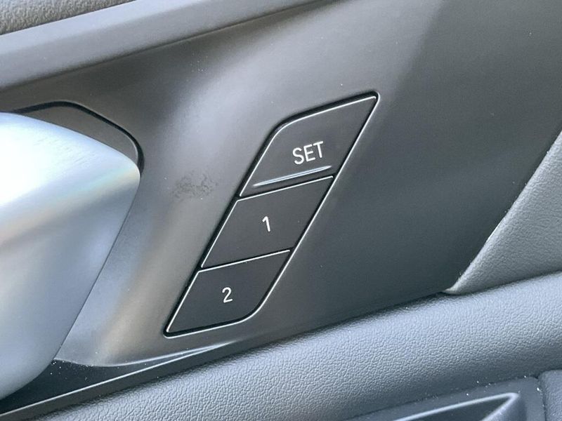 2025 BMW X5 xDrive40iImage 18