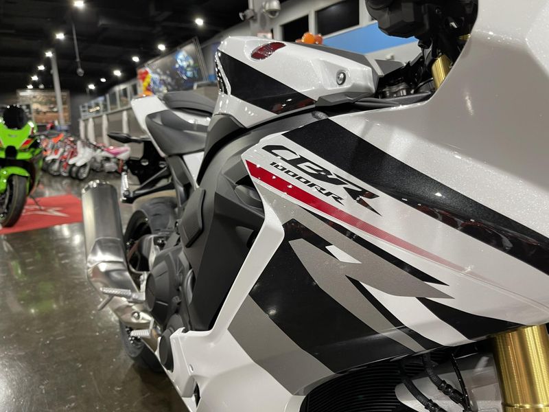 2025 Honda CBR1000RR Image 8