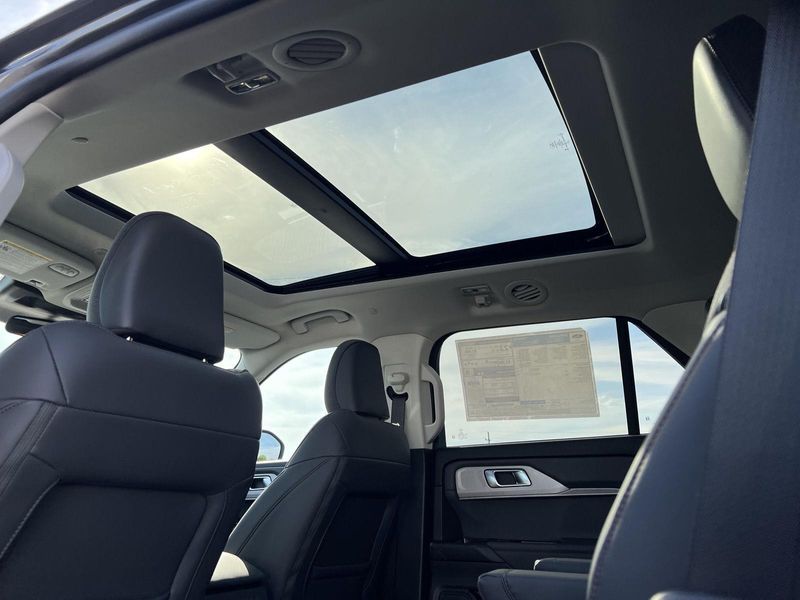 2025 Ford Explorer photo 36