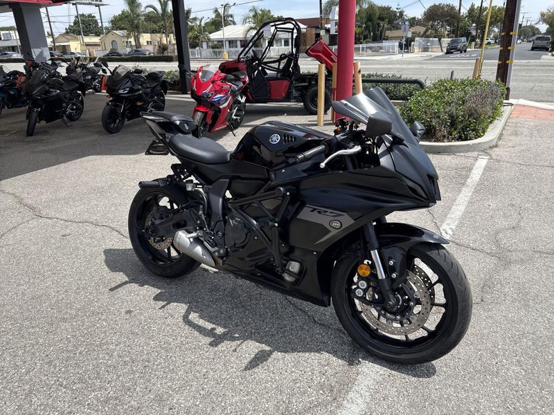 Used 2025 Yamaha YZF-R7 CA Image 10