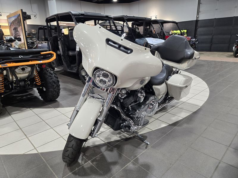 USED 2022 HARLEY STREET GLIDE SPECIAL Image 3