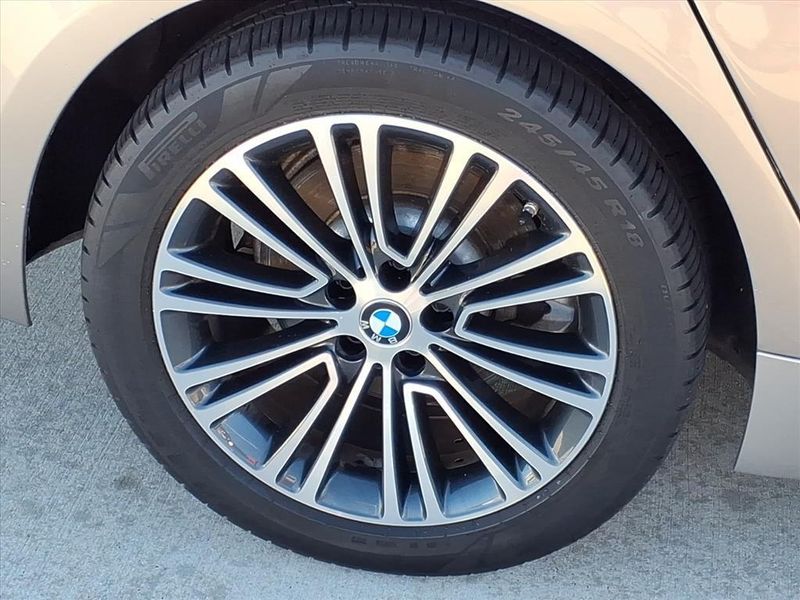 Used 2019 BMW 530i xDriveImage 6