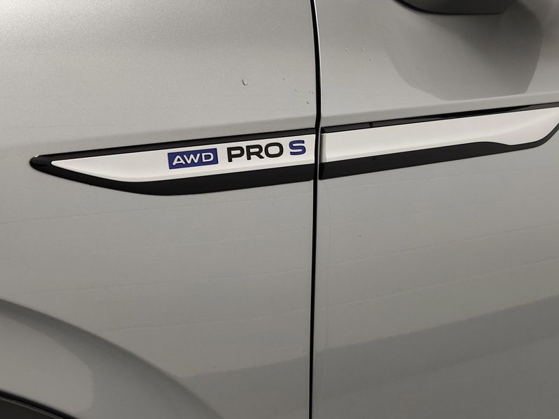 Used 2023 Volkswagen ID.4 Pro S AWD Long Range w/Glass RoofImage 4