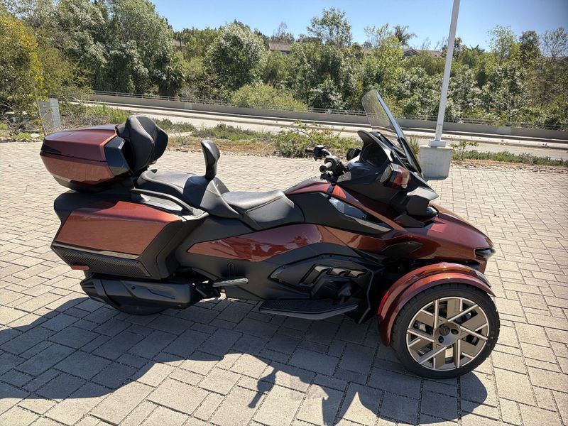 New 2026 Can-Am SPYDER RT SEA-TO-SKY (SE6) Image 18
