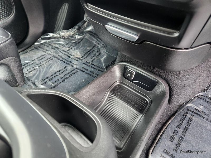 New 2026 Chrysler Pacifica Select