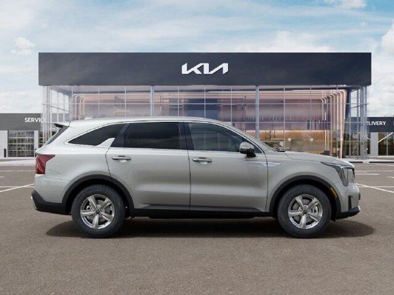 New 2026 Kia Sorento LXImage 8