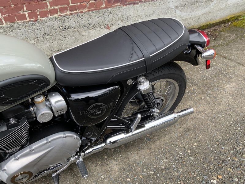 2026 Triumph BONNEVILLE T120