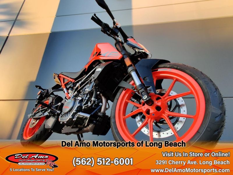 2023 KTM 200 DUKE  in a ORANGE exterior color. Del Amo Motorsports of Long Beach (562) 362-3160 delamomotorsports.com 