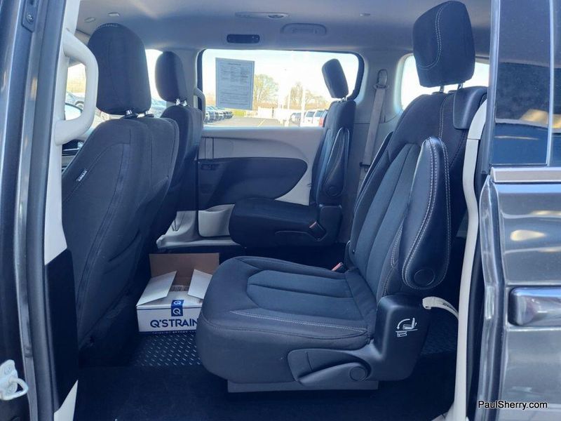 2022 Chrysler Voyager LXImage 49